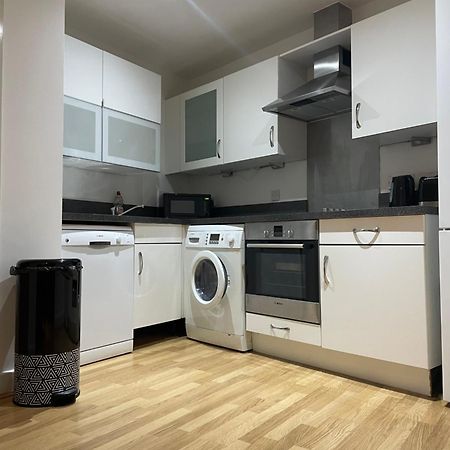 Entire Town Centre 2 Bedroom Apartment Very Close To Beach Μπόρνμουθ Εξωτερικό φωτογραφία